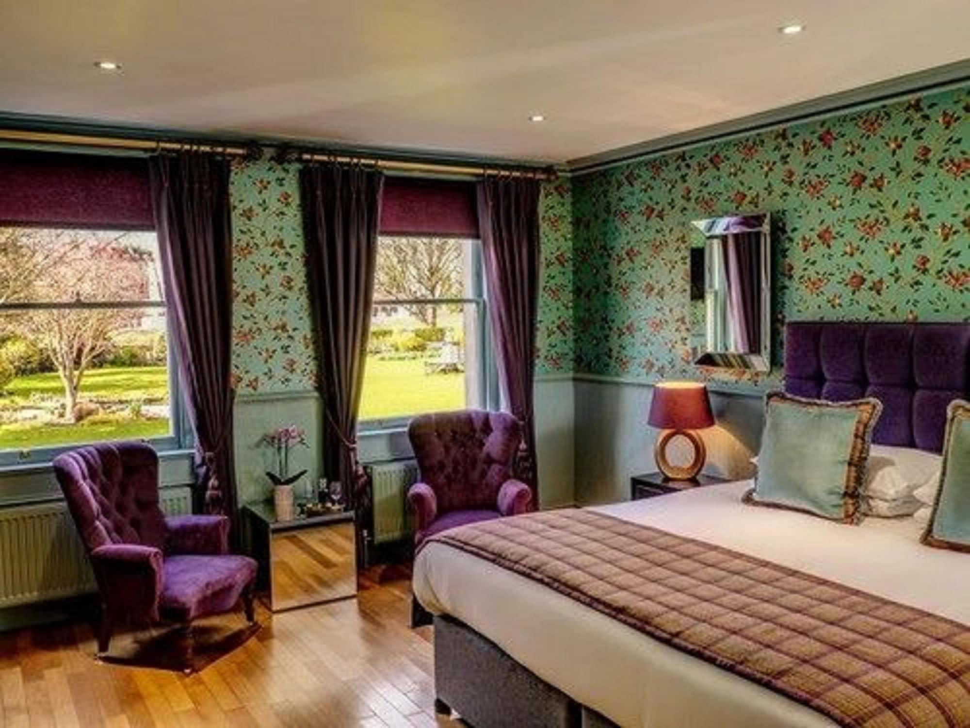 The Ayrlington Guesthouse Bath Bagian luar foto A bedroom at the hotel