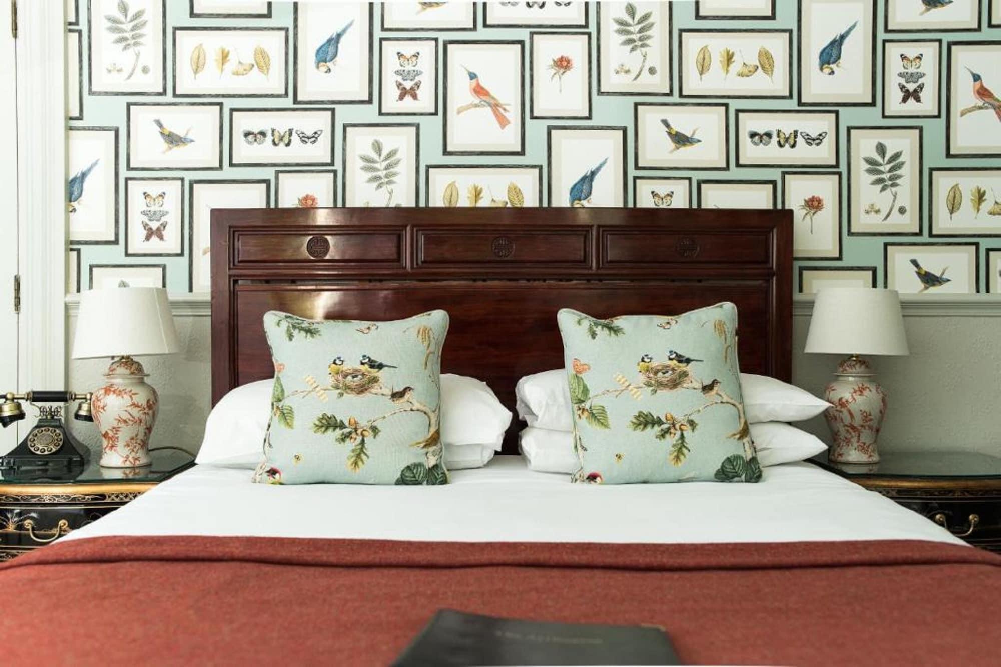 The Ayrlington Guesthouse Bath Bagian luar foto A bedroom at the hotel