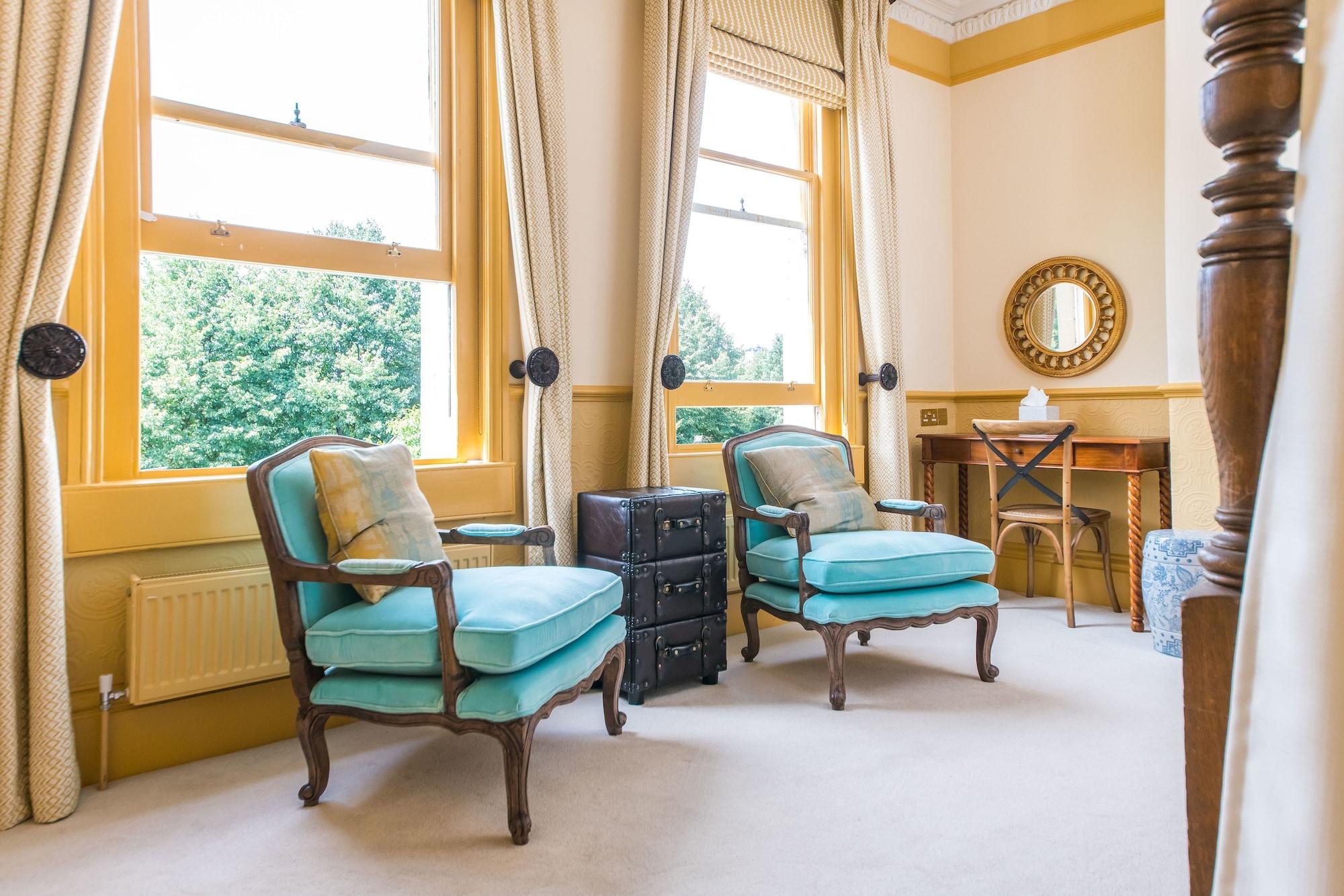 The Ayrlington Guesthouse Bath Bagian luar foto The interior of the house
