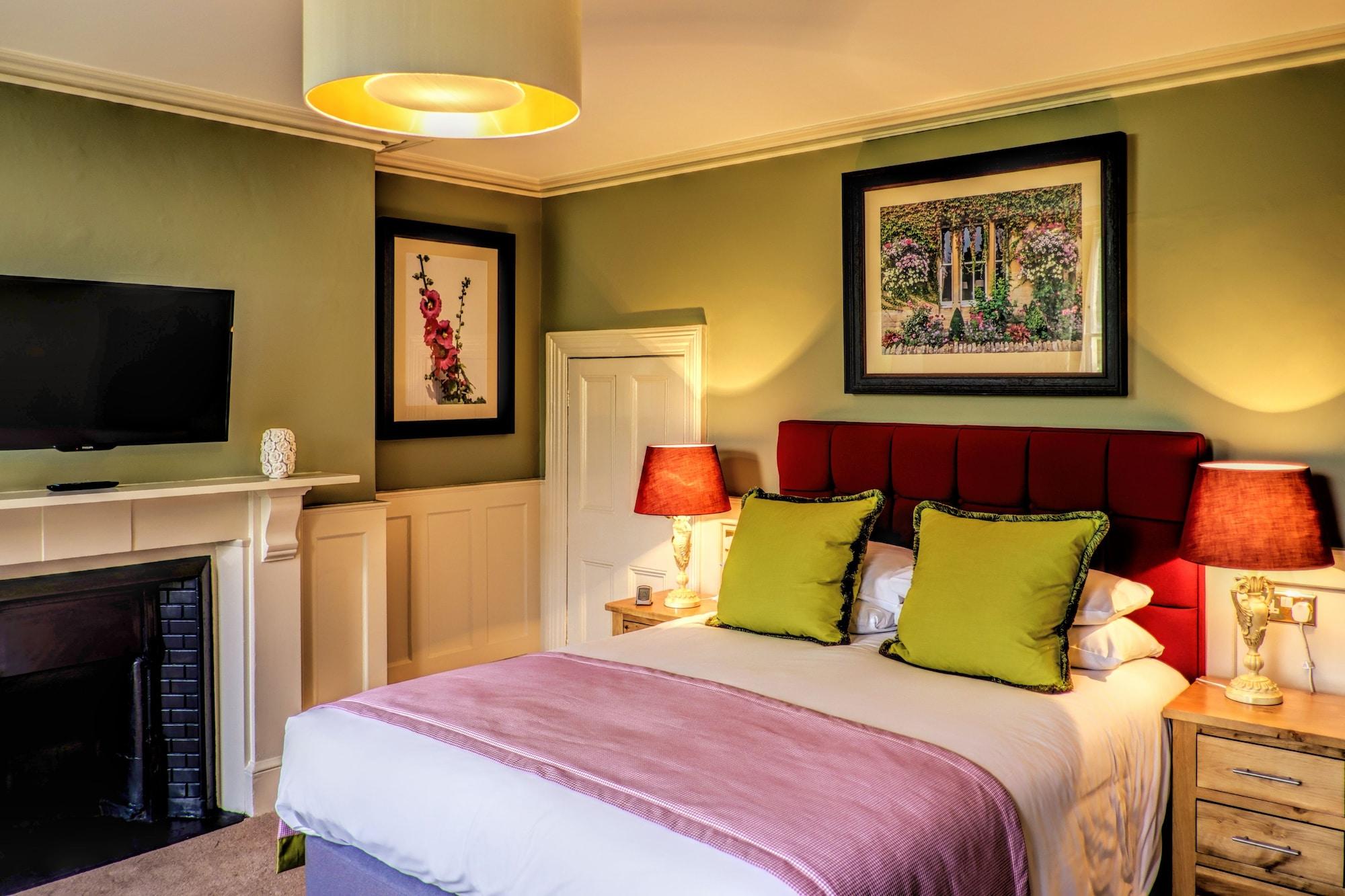 The Ayrlington Guesthouse Bath Bagian luar foto A bedroom at the hotel