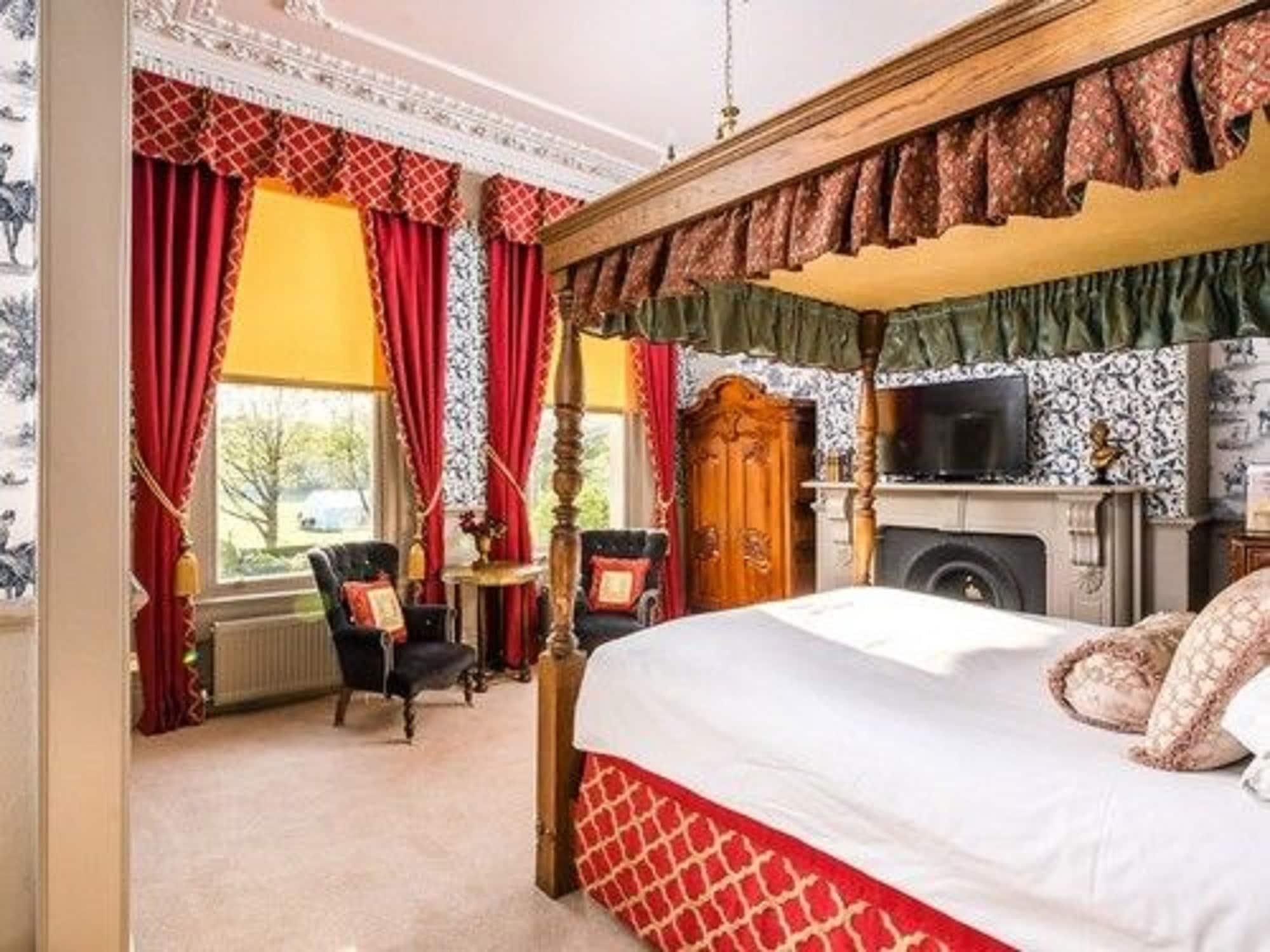 The Ayrlington Guesthouse Bath Bagian luar foto The Imperial Suite