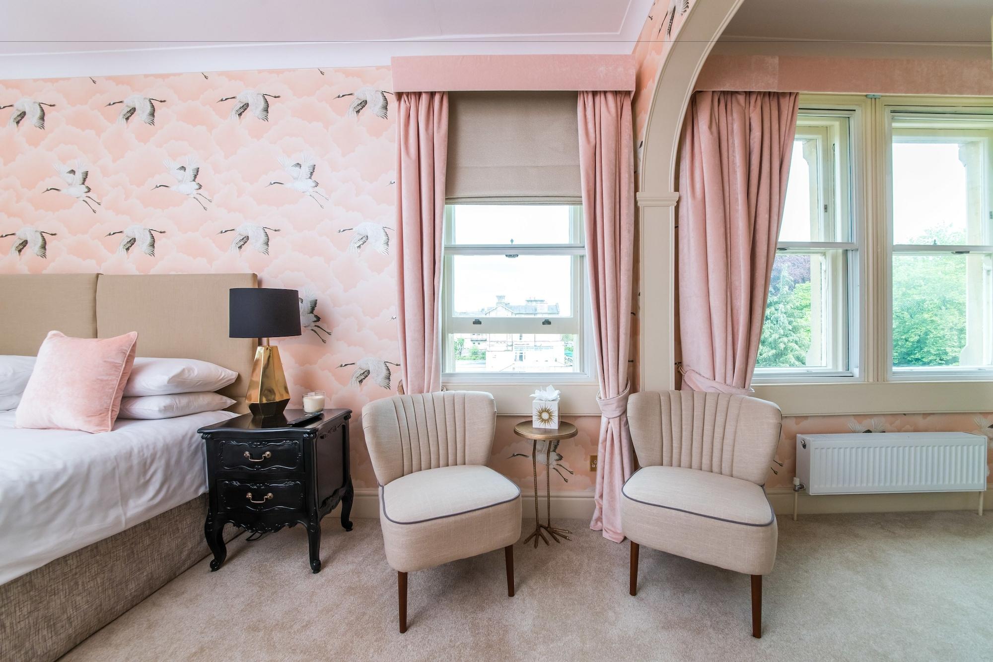 The Ayrlington Guesthouse Bath Bagian luar foto A bedroom at the hotel