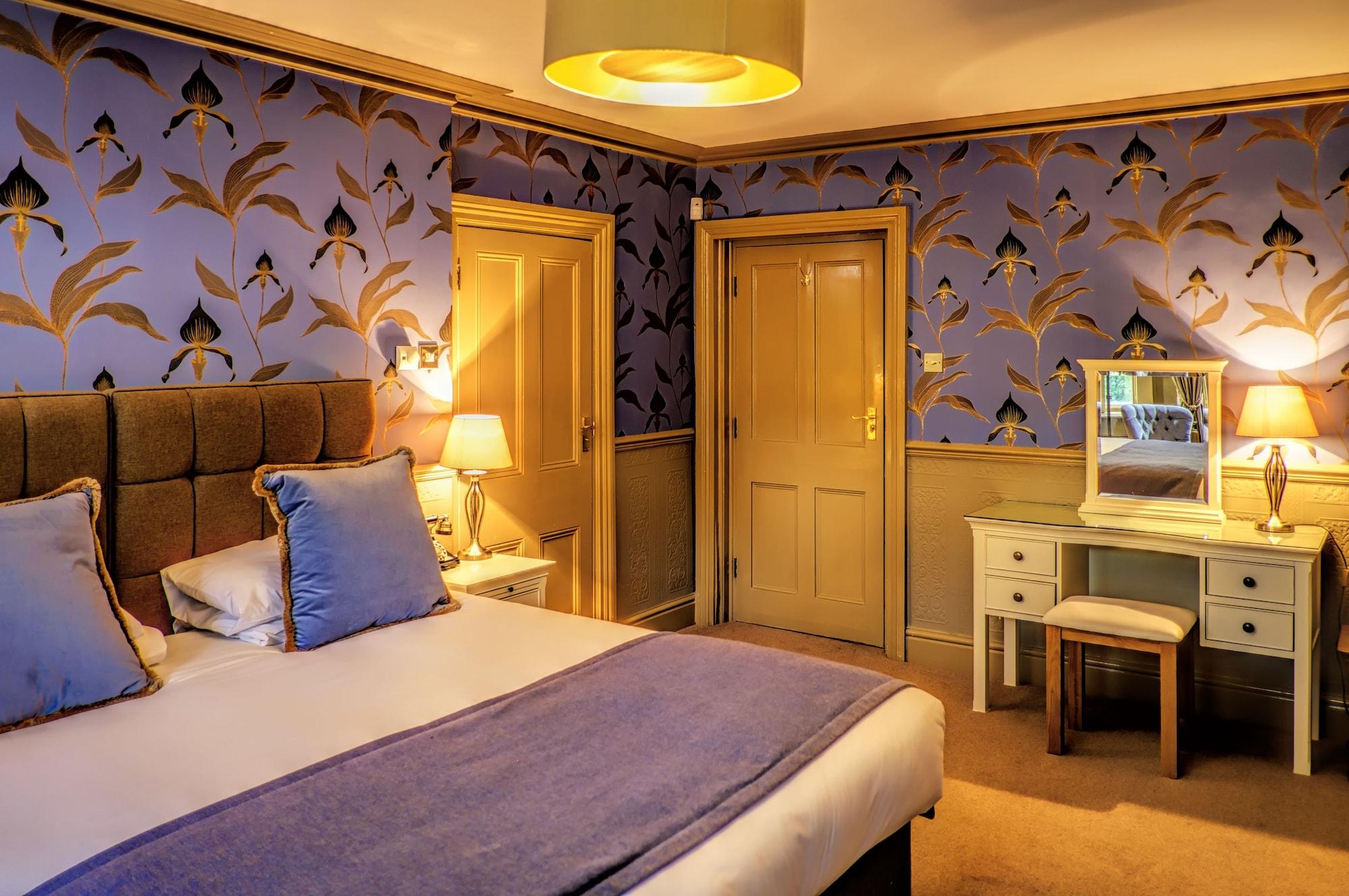 The Ayrlington Guesthouse Bath Bagian luar foto A bedroom at the hotel