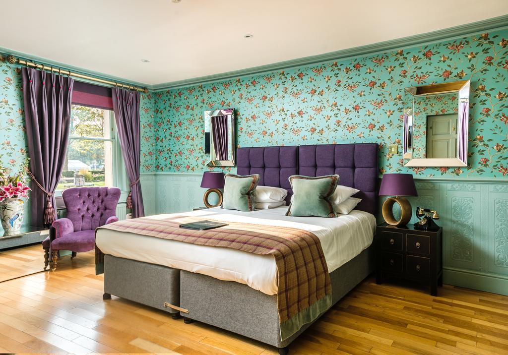 The Ayrlington Guesthouse Bath Bagian luar foto A bedroom at the hotel