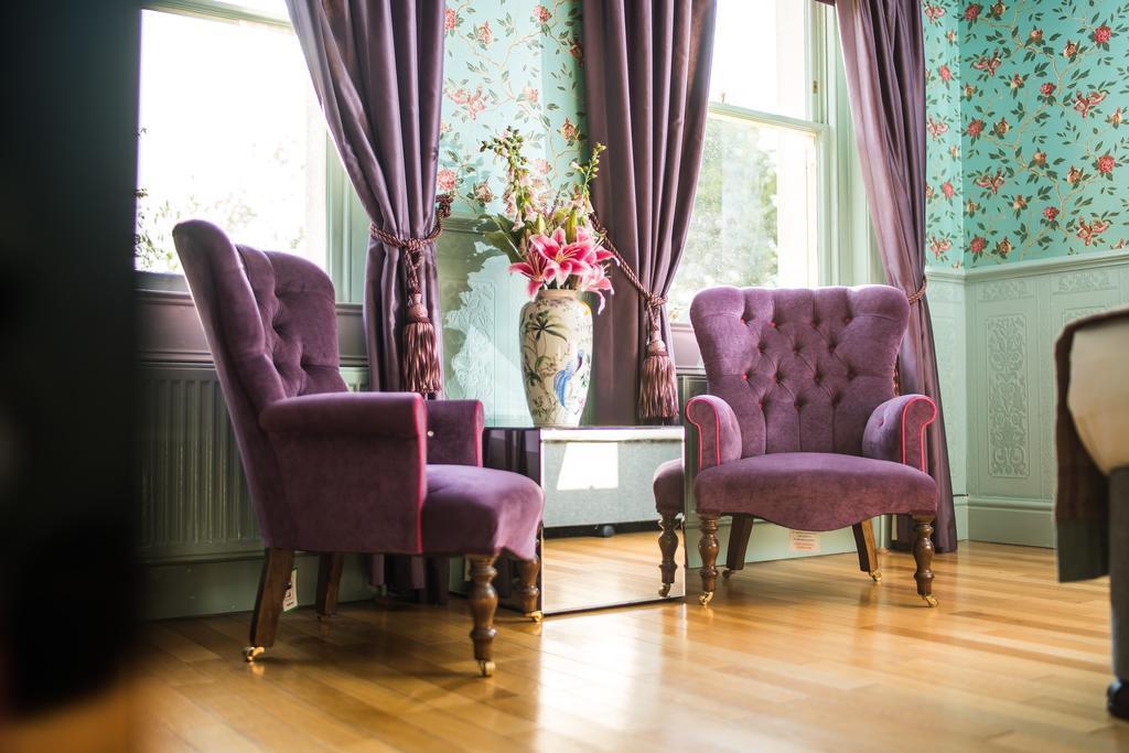 The Ayrlington Guesthouse Bath Bagian luar foto The interior of the hotel