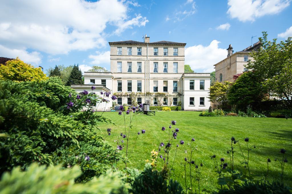 The Ayrlington Guesthouse Bath Bagian luar foto The former Royal Samaritan Hospital