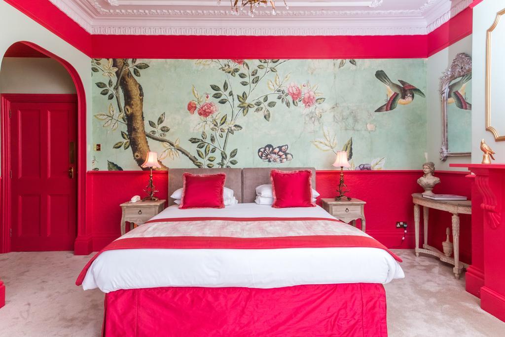 The Ayrlington Guesthouse Bath Bagian luar foto A room at the Mandarin Oriental