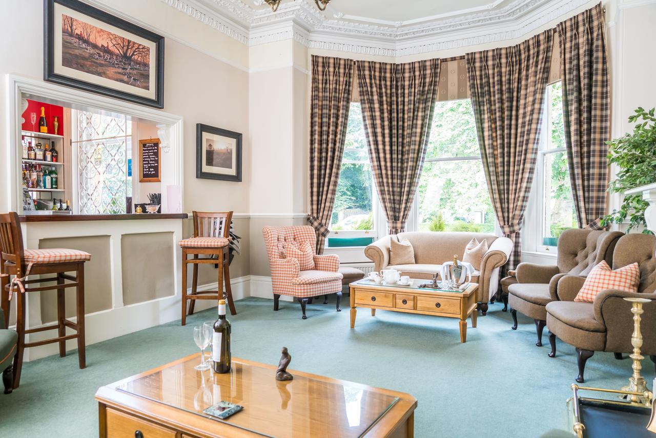 The Ayrlington Guesthouse Bath Bagian luar foto The bar at the Old Manse