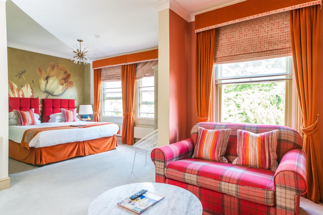 The Ayrlington Guesthouse Bath Bagian luar foto A suite at the hotel
